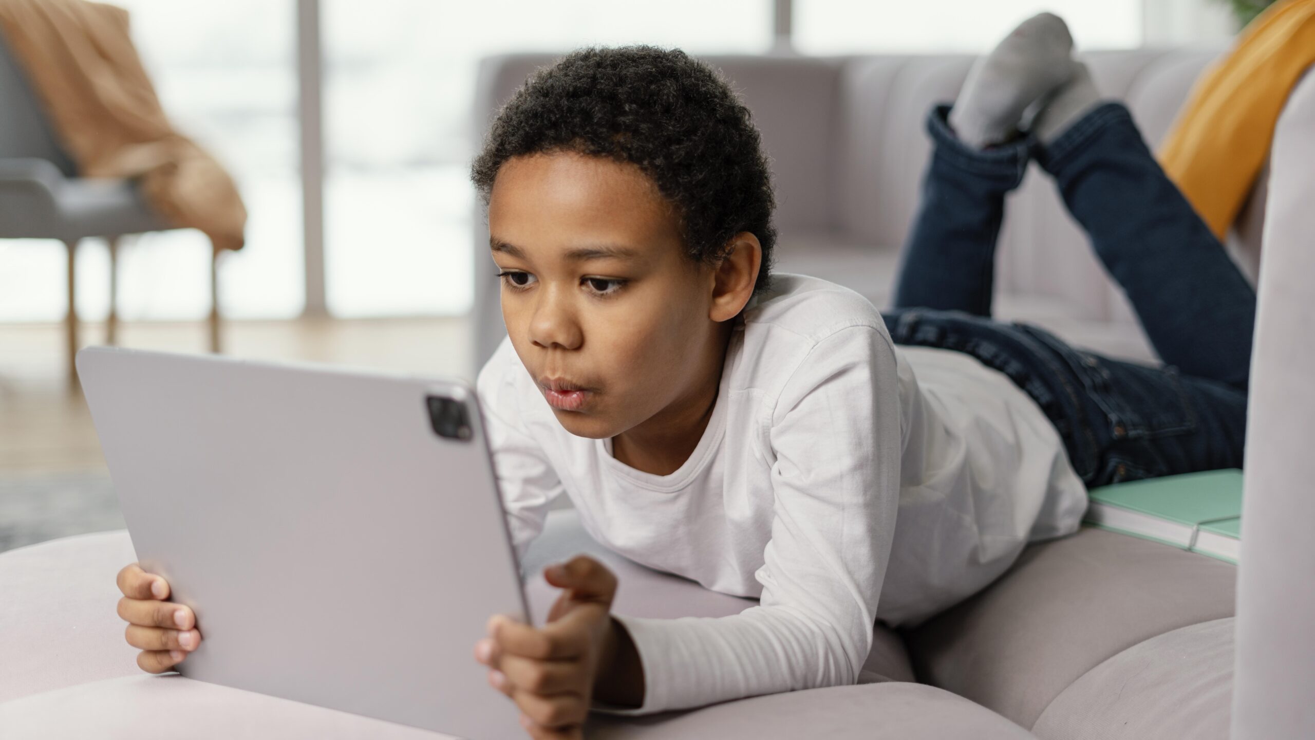 little-boy-using-tablet